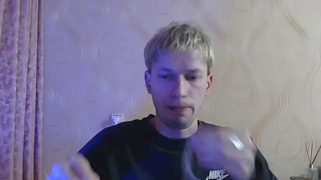 Snapshot of frama666 chatting on 03/25/26, 06:58 frama666 online show from 03/25/26, 06:58