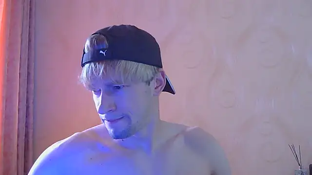 Snapshot of frama666 chatting on 05/20/26, 01:28 frama666 online show from 05/20/26, 01:28