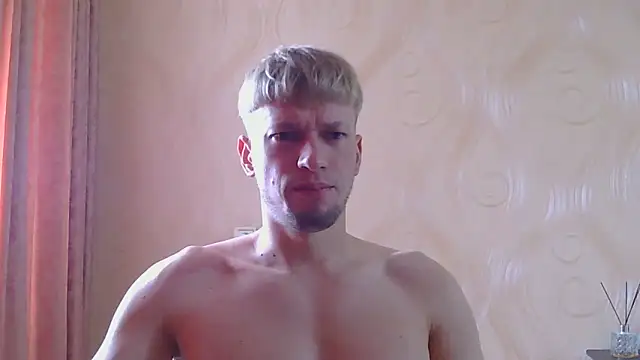 Snapshot of frama666 chatting on 06/12/26, 04:17 frama666 online show from 06/12/26, 04:17
