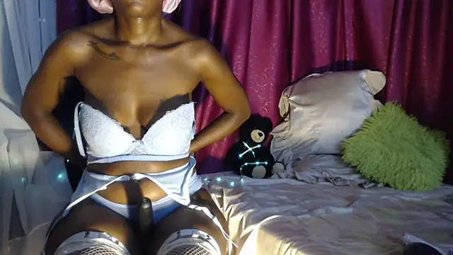 Snapshot of xxTatiannaxx chatting on 03/05/25, 02:14 xxTatiannaxx online show from 03/05/25, 02:14