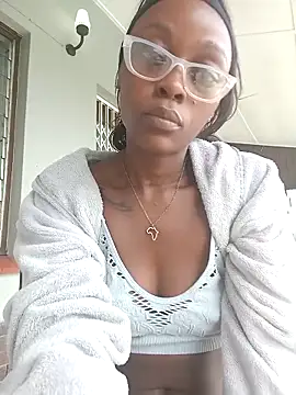 Snapshot of xxTatiannaxx chatting on 03/15/25, 08:37 xxTatiannaxx online show from 03/15/25, 08:37