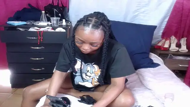 Snapshot of xxTatiannaxx chatting on 10/30/25, 02:18 xxTatiannaxx online show from 10/30/25, 02:18