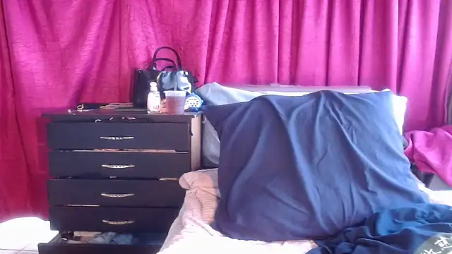 Snapshot of xxTatiannaxx chatting on 11/19/25, 03:12 xxTatiannaxx online show from 11/19/25, 03:12