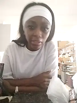 Snapshot of xxTatiannaxx chatting on 05/23/26, 02:21 xxTatiannaxx online show from 05/23/26, 02:21