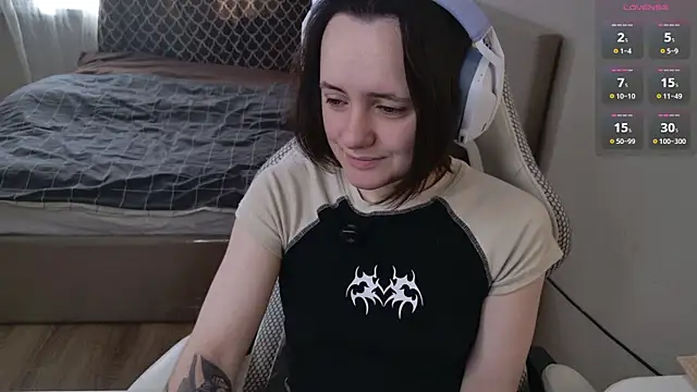 Luna Loveee online show from 07/18/26, 05:22