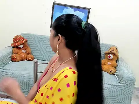 Snapshot of leahgotiii chatting on 12/18/25, 03:18 leahgotiii online show from 12/18/25, 03:18