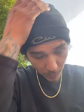 Snapshot of Lovemilfs@xh chatting on 11/17/25, 04:46 Lovemilfsxh online show from 11/17/25, 04:46