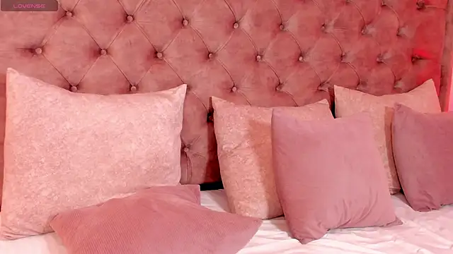 Snapshot of regina_noctixx chatting on 11/09/25, 05:17 regina noctixx online show from 11/09/25, 05:17