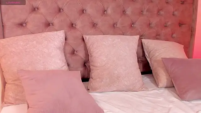 Snapshot of regina_noctixx chatting on 11/10/25, 01:04 regina noctixx online show from 11/10/25, 01:04