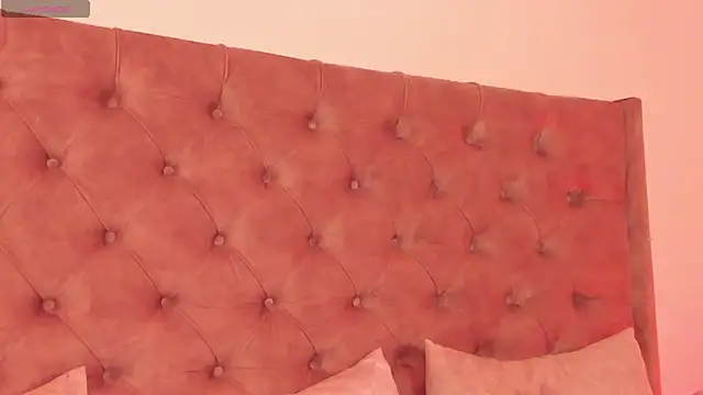 Snapshot of regina_noctixx chatting on 11/24/25, 10:31 regina noctixx online show from 11/24/25, 10:31