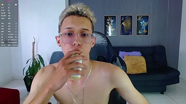 Snapshot of skinny_bigcock02 chatting on 10/30/25, 08:31 skinny bigcock02 online show from 10/30/25, 08:31