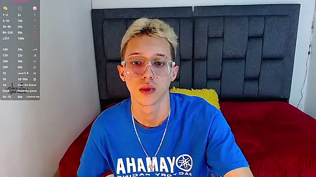 Snapshot of skinny_bigcock02 chatting on 11/06/25, 08:21 skinny bigcock02 online show from 11/06/25, 08:21