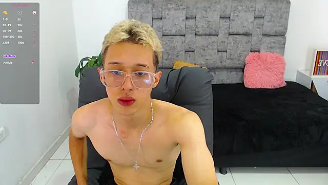 Snapshot of skinny_bigcock02 chatting on 11/08/25, 08:29 skinny bigcock02 online show from 11/08/25, 08:29