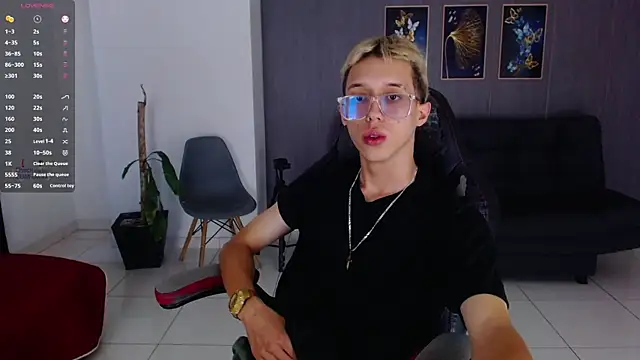 Snapshot of skinny_bigcock02 chatting on 11/21/25, 08:18 skinny bigcock02 online show from 11/21/25, 08:18