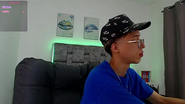 Snapshot of skinny_bigcock02 chatting on 11/27/25, 10:23 skinny bigcock02 online show from 11/27/25, 10:23