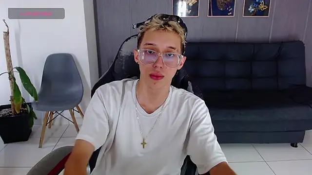 Snapshot of skinny_bigcock02 chatting on 11/29/25, 08:45 skinny bigcock02 online show from 11/29/25, 08:45