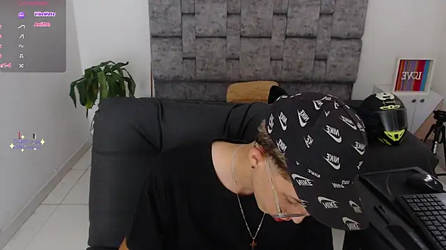 Snapshot of skinny_bigcock02 chatting on 12/01/25, 08:58 skinny bigcock02 online show from 12/01/25, 08:58