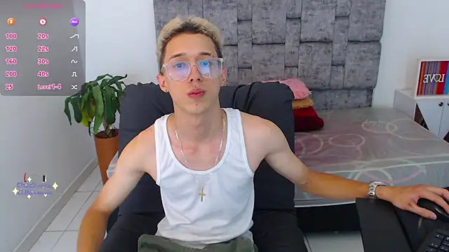 Snapshot of skinny_bigcock02 chatting on 12/02/25, 08:37 skinny bigcock02 online show from 12/02/25, 08:37