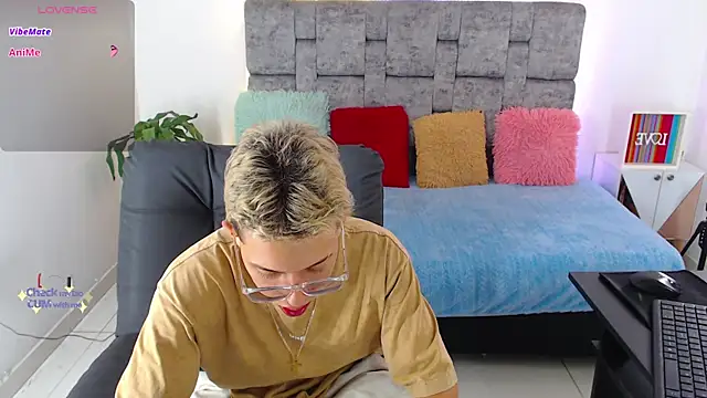 Snapshot of skinny_bigcock02 chatting on 12/03/25, 08:51 skinny bigcock02 online show from 12/03/25, 08:51