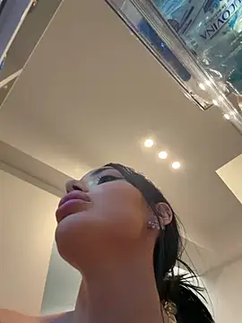 Mia Splash online show from 05/15/26, 07:32
