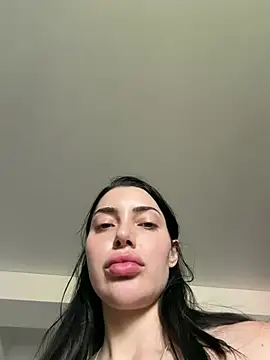 Mia Splash online show from 06/18/26, 10:41