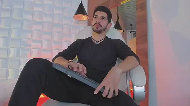 AlejandroStormm online show from 10/20/25, 09:04