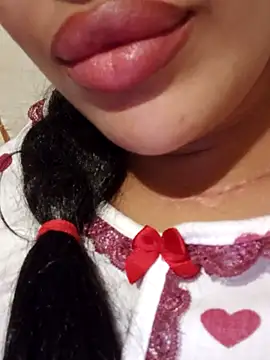 Snapshot of Sexlove1xo chatting on 11/11/25, 02:00 Sexlove1xo online show from 11/11/25, 02:00