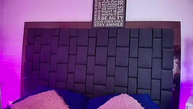 Snapshot of Lexi_Howard_ chatting on 09/29/25, 03:33 Lexi Howard online show from 09/29/25, 03:33