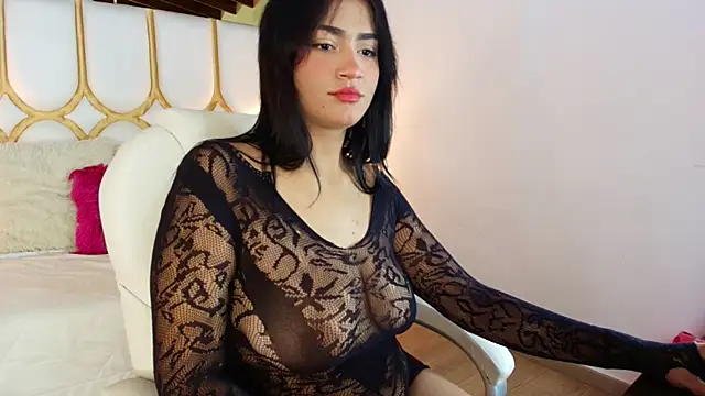 Snapshot of Xotic_bella chatting on 02/25/25, 01:17 Xotic bella online show from 02/25/25, 01:17