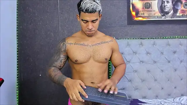 luigi hot  online show from 05/11/26, 04:04