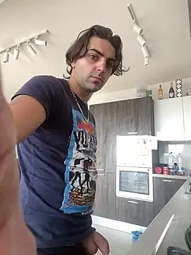 Snapshot of mikekmi21 chatting on 02/21/25, 02:48 mikekmi21 online show from 02/21/25, 02:48