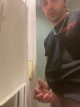 Snapshot of mikekmi21 chatting on 02/22/25, 01:02 mikekmi21 online show from 02/22/25, 01:02