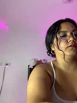 Leah yuah  online show from 02/23/25, 06:07