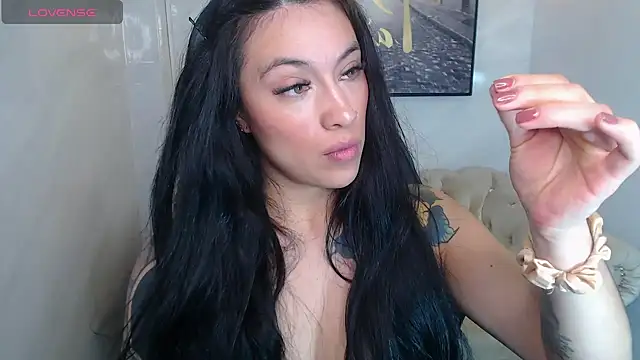 Snapshot of Isabella_Collen_v chatting on 06/17/26, 01:12 Isabella Collen v online show from 06/17/26, 01:12