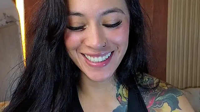 Snapshot of Isabella_Collen_v chatting on 07/23/26, 02:04 Isabella Collen v online show from 07/23/26, 02:04
