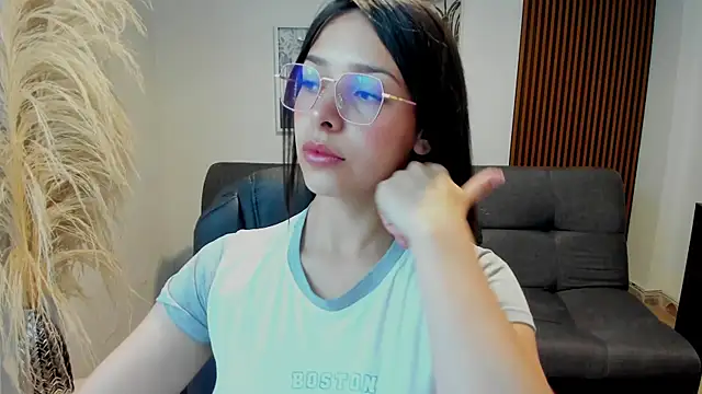 Snapshot of angeline_davies chatting on 09/23/25, 01:36 angeline davies online show from 09/23/25, 01:36