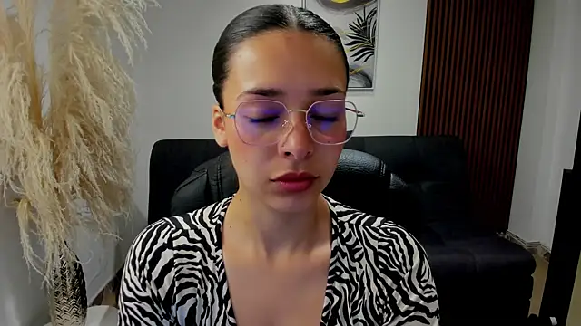 Snapshot of angeline_davies chatting on 09/26/25, 01:26 angeline davies online show from 09/26/25, 01:26