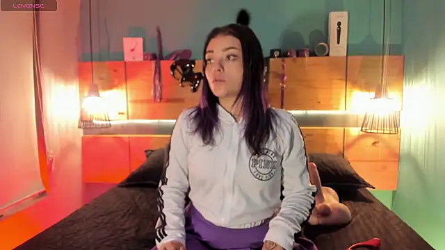 ChloeAllennn online show from 11/10/25, 12:20