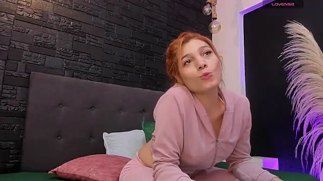 Snapshot of Maite_Smith_ chatting on 10/16/25, 12:17 Maite Smith  online show from 10/16/25, 12:17