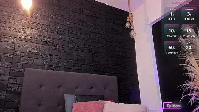 Maite Smith  online show from 11/14/25, 04:22