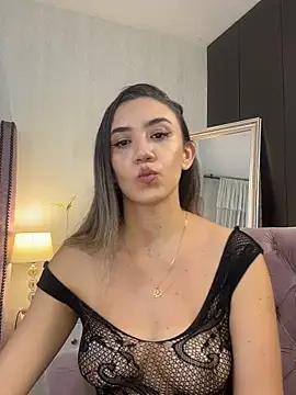 natashaleightt online show from 09/18/25, 12:01