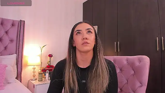 natashaleightt online show from 11/14/25, 11:24