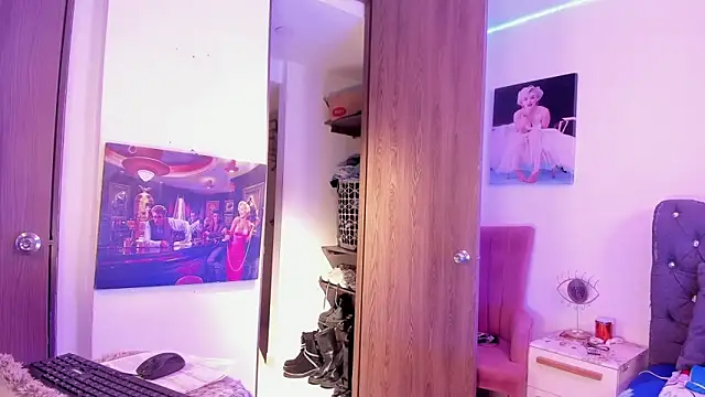 Snapshot of ScarletThompsonx chatting on 09/20/25, 10:44 ScarletThompsonx online show from 09/20/25, 10:44