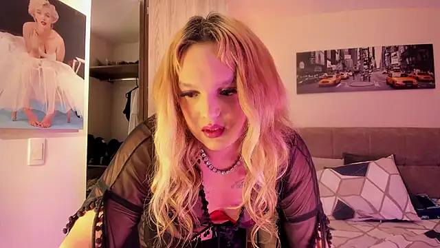 Snapshot of ScarletThompsonx chatting on 10/23/25, 10:52 ScarletThompsonx online show from 10/23/25, 10:52