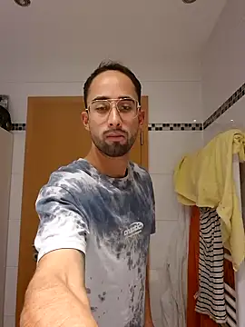 Snapshot of Fratello27 chatting on 02/21/25, 01:11 Fratello27 online show from 02/21/25, 01:11