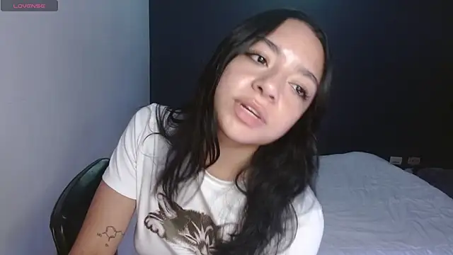 Snapshot of hellokitty__valery chatting on 10/11/25, 04:12 hellokitty  valery online show from 10/11/25, 04:12