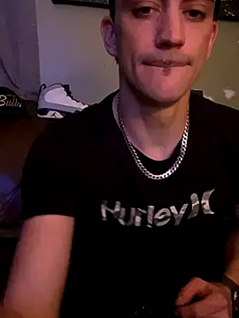 Snapshot of Polaroid_White chatting on 10/17/25, 08:50 Polaroid White online show from 10/17/25, 08:50