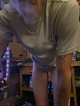 Snapshot of Polaroid_White chatting on 10/28/25, 08:18 Polaroid White online show from 10/28/25, 08:18