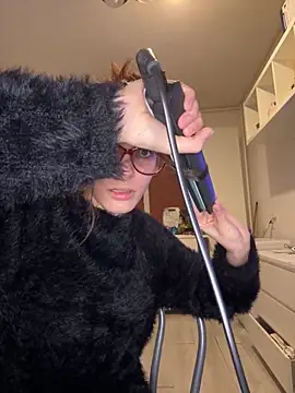 Snapshot of Mazzekyn chatting on 03/17/25, 06:21 Mazzekyn online show from 03/17/25, 06:21