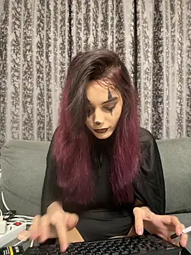 Snapshot of Mazzekyn chatting on 11/01/25, 05:59 Mazzekyn online show from 11/01/25, 05:59